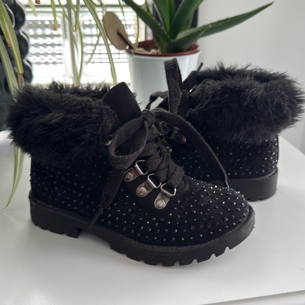 JUSTICE Girls Black Fur Trimmed Boots - size 12